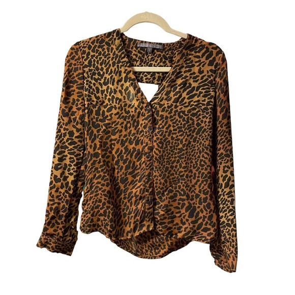GUESS ANIMAL PRINT OPEN BACK BUTTON DOWN SHIRT - Picture 1 of 5